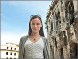 Simply press the
shutter button! Face
and sky look as good
as the real thing.