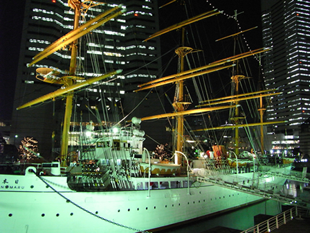 f=28mm 1/13 �� F3.3 ISO800